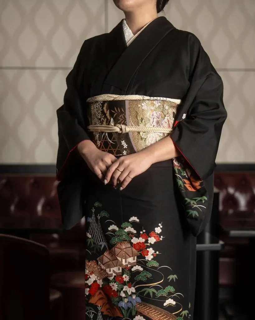 A hostess wearing a traditional kimono inside a Japanese hostess club, representing Tokyo nightlife culture