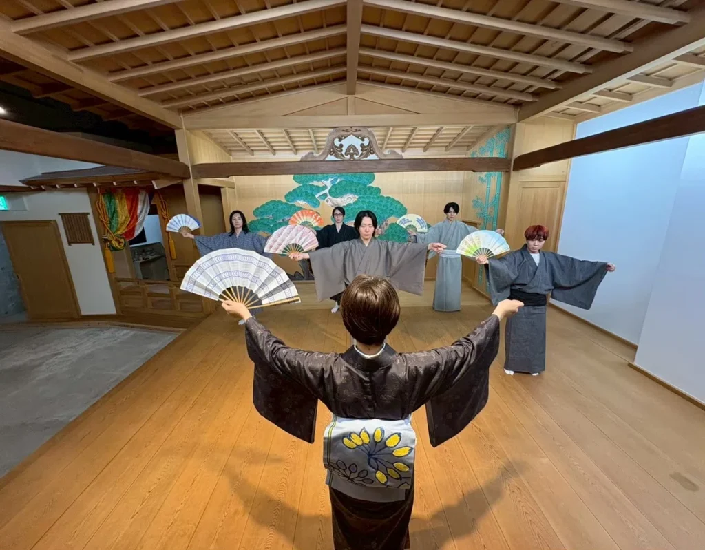 Rehearsal scene with Yamamura Wakashizuki-sensei instructing members