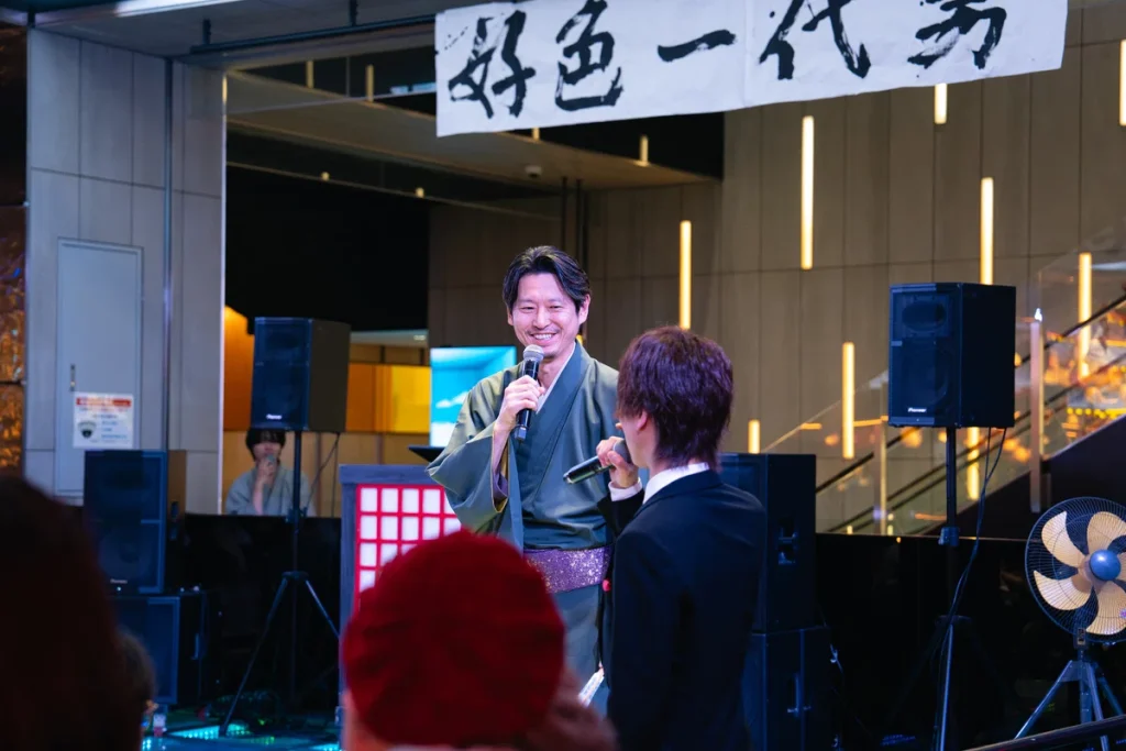 MC Maki Tezuka presenting how Japanese Dance performed by hosts in Kabukicho is important.