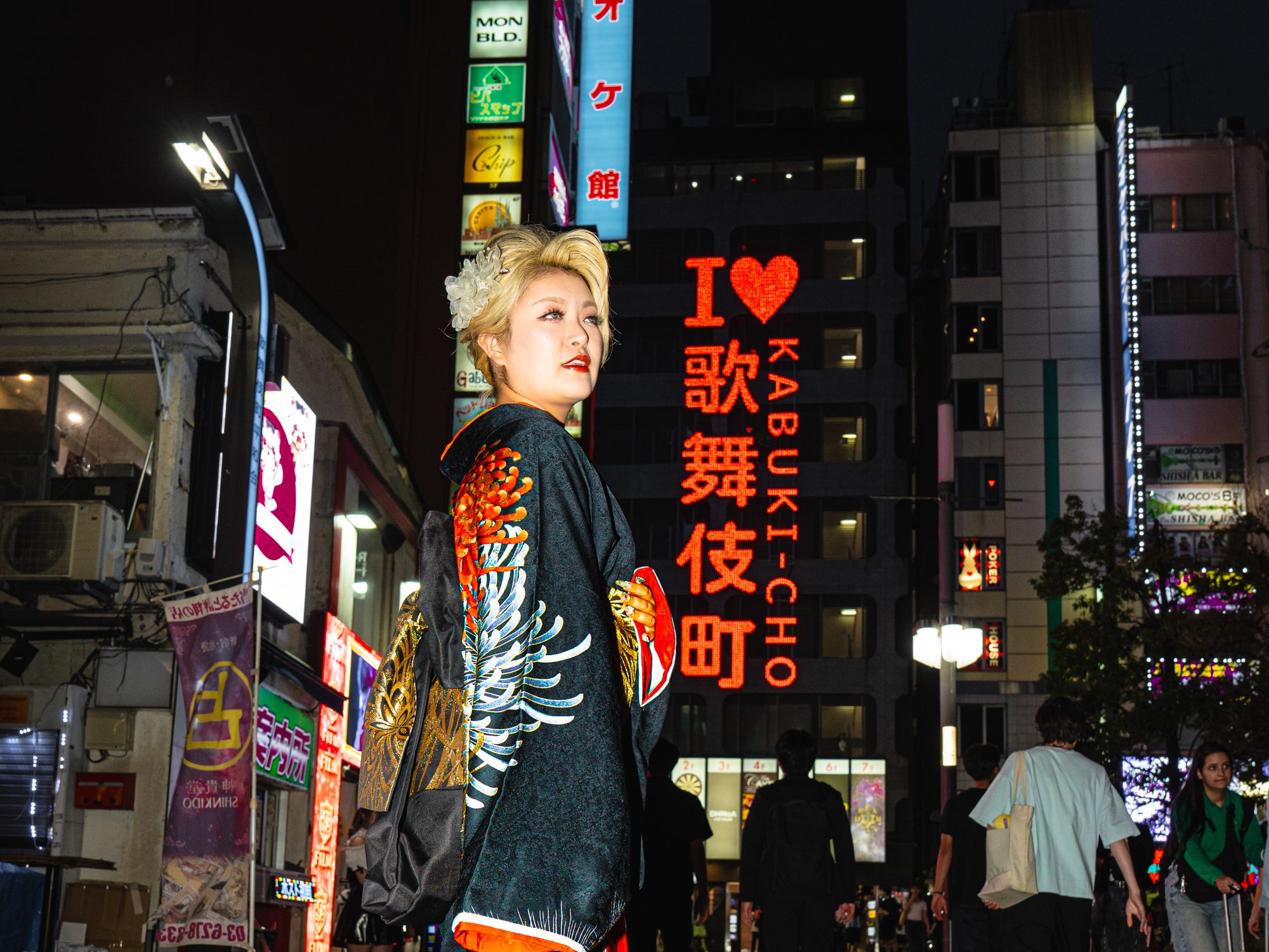 Tomochinpa, Kabukicho’s “Gyaru Mama”
